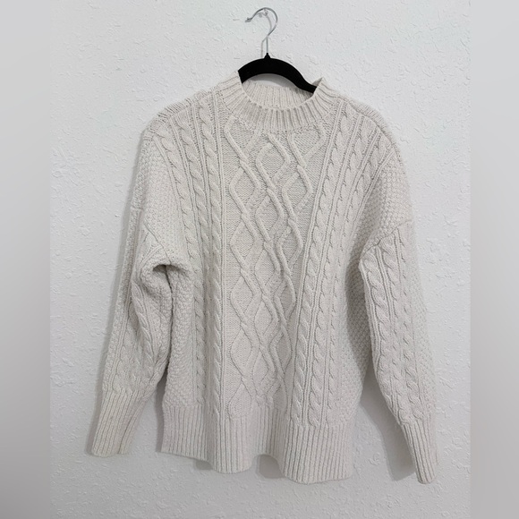 Abercrombie & Fitch Sweaters - Abercrombie & Fitch Cable Knit Sweater - Cream